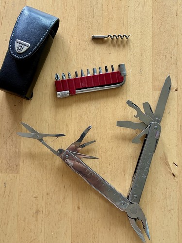 Victorinox swisstool - victorinox, x