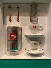 illy Collection Essentials - Tazzine Espresso, Lattiera in Cristallo, Cucchiaini