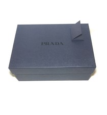 Scatola Prada con cartellino e