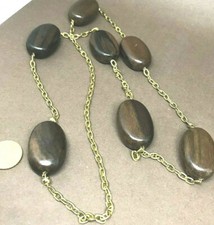 COLLANA DI BIGIOTTERIA ANNI 70  TIPO CHANEL CON PERLONE DI LEGNO PREGIATO CM 88