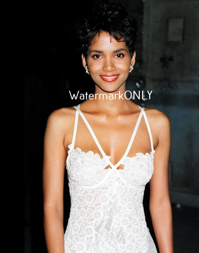 Splendida attrice hot halle - splendida, "halle