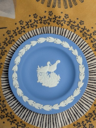 Wedgwood jasperware two birds - wedgwood,