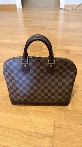 Louis vuitton hand - louis, lv