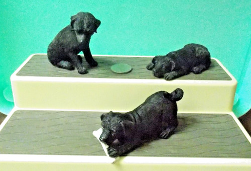 Black labrador puppy figures - 3,