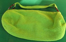 Borsa usata qualche volta in cotone verde bandiera, fatta all'uncinetto, fodera