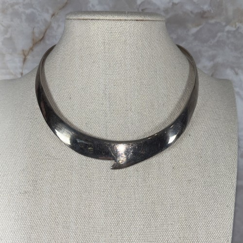 Collana girocollo elegante