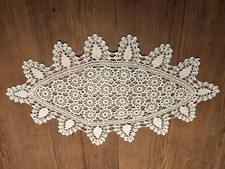 Centrino all'uncinetto ovale fatto a mano in cotone ecru 58x33 