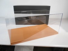 TECLC12001C Luxcase teca con base in similpelle beige per modelli scala 1/12