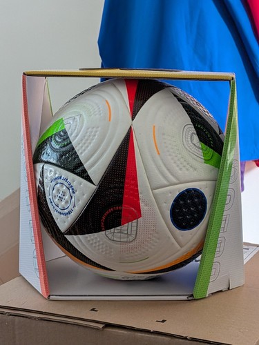 Adidas football love - adidas®,