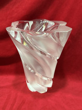 MAISON LALIQUE - Vase Modèle