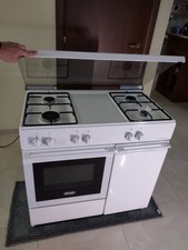 Cucina a gas (bombola) con forno elettrico, 4 Fuochi, Dim: 86x50 cm DE LONGHI