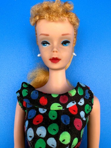 Bambola barbie bionda - bionda, coda