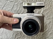 Olympus Pen E-P1 con obiettivo