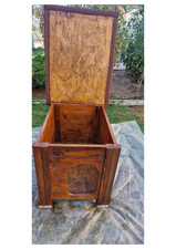 Vendo cuccia da esterno per cane piccolo/medio misure cm. 54 x 73 x H 62