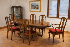 Elegante tavolo da pranzo con
