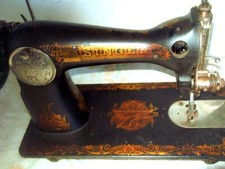 ANTICA MACCHINA DA CUCIRE