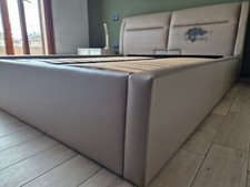 Letto matrimoniale completo con cassettone