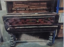Pianoforte pneumatico antico