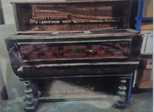 Pianoforte pneumatico antico