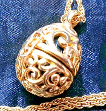 Collana medaglione a forma di