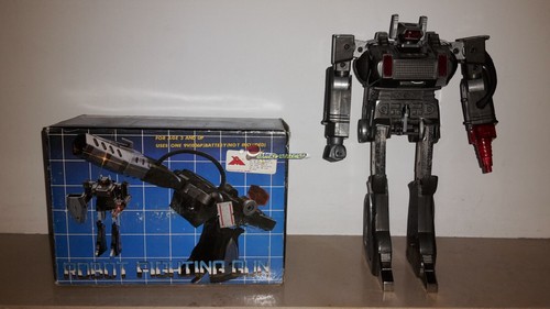 Robot fighting gun 908 - robot,