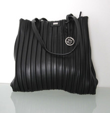 Tote bag in similpelle nera plissettata Camomilla