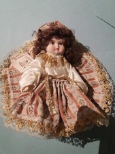 Bambola in porcellana