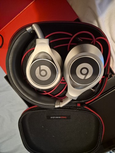 Cuffie beats dre - by,