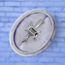 Anello con diamanti coltivati