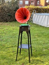 Grammofono a imbuto.  -