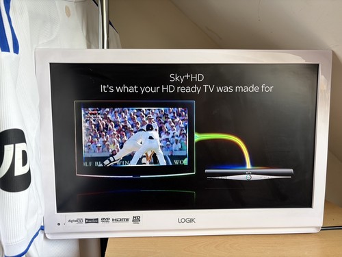 Logik led dvd combo - 22",