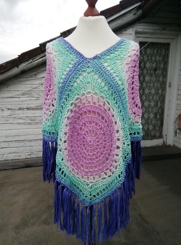Poncho all uncinetto - poncho, all'uncinetto
