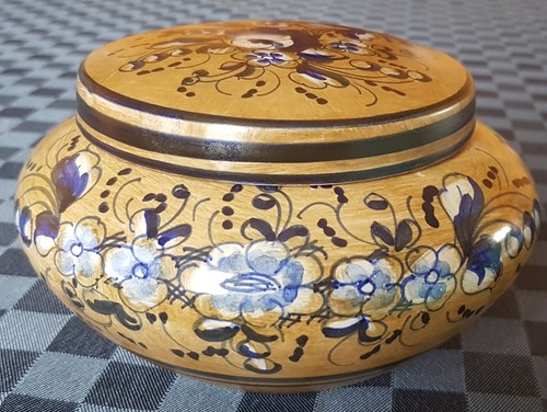 Ceramica dipinta mano di - mano,