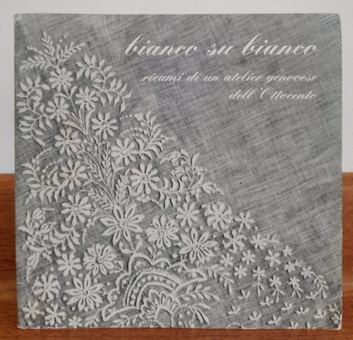 Bianco ricami - su,