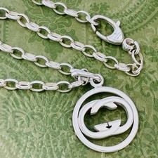 Collana con ciondolo rotondo