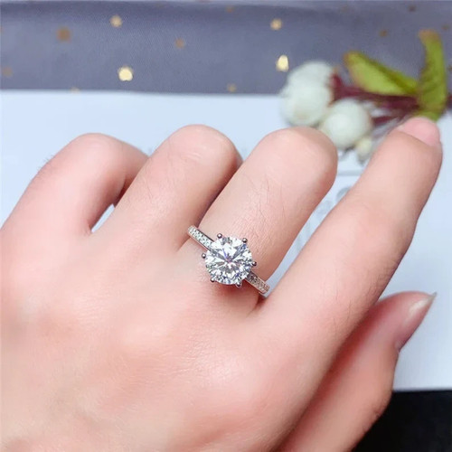 Round cut moissanite diamond - cut,