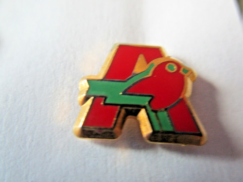 Pin sigle auchan 1 - pin's,