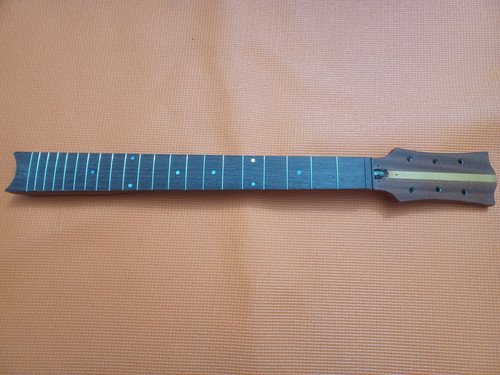 Bullone per chitarra acustica