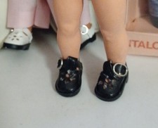 Scarpine nere traforate in