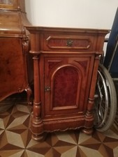 COMODINO IN LEGNO DI NOCE CON INSERTI IN RADICA PIRMI '900