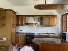 cucina completa di elettrodomestici usata