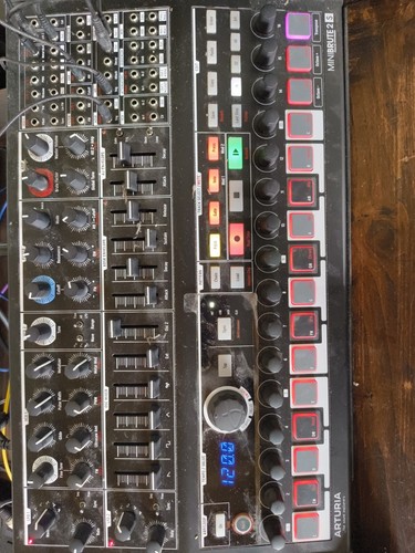 Arturia minibrute semi - 2s,
