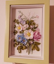 Quadro In Rilievo ricamato A Mano con nastro Cornice Legno 34x24cm Handmade  