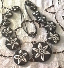 Lunga collana ceramica bianca