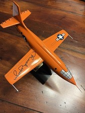 Modellino aereo firmato Chuck