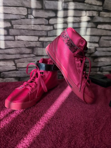 Selena gomez adidas neo rosse - gomez,