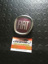 FREGIO STEMMA LOGO ANTERIORE ROSSO FIAT GRANDE PUNTO 9/2005 > 9/2009 ORIGINALE