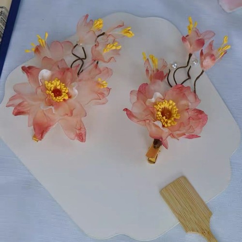 Accessorio copricapo floreale