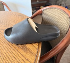 Yeezy Slides taglia 9 nuovo