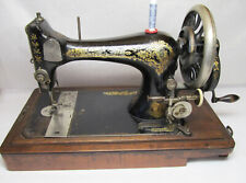 Antica macchina da cucire da